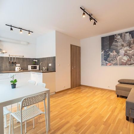 Brand New Two Room Apartment #26 With Free Secure Parking Close To Center ปราก ภายนอก รูปภาพ