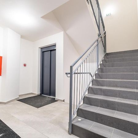Brand New Two Room Apartment #26 With Free Secure Parking Close To Center ปราก ภายนอก รูปภาพ