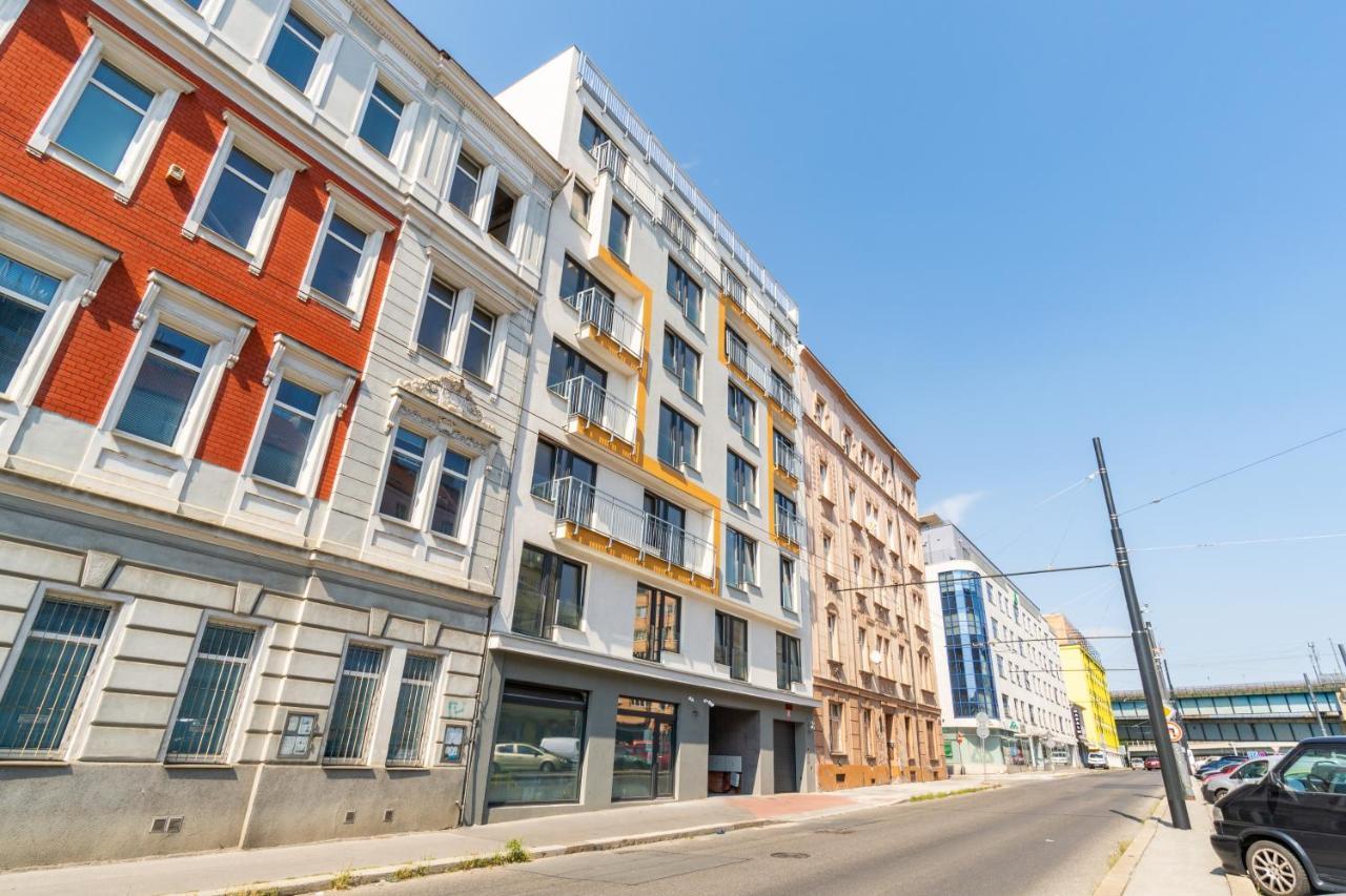 Brand New Two Room Apartment #26 With Free Secure Parking Close To Center ปราก ภายนอก รูปภาพ