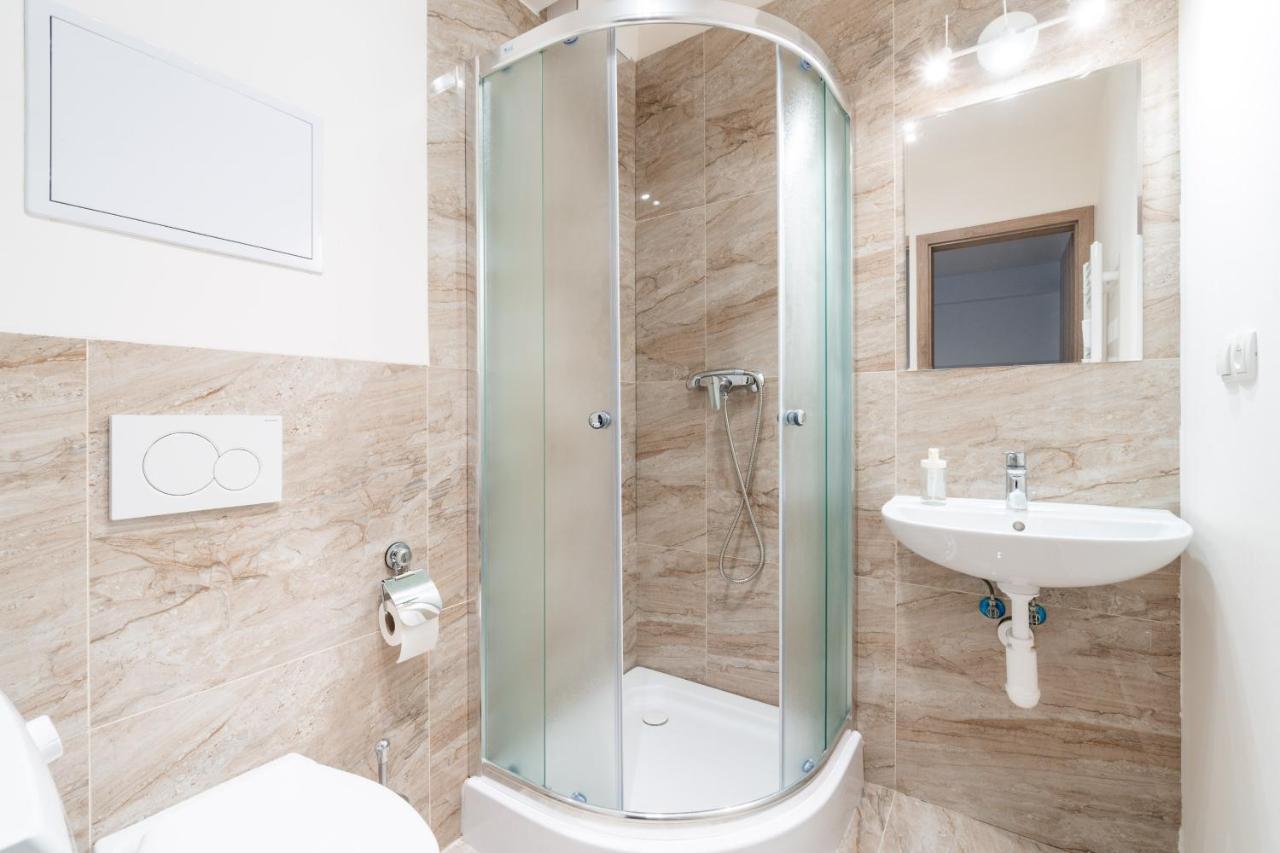 Brand New Two Room Apartment #26 With Free Secure Parking Close To Center ปราก ภายนอก รูปภาพ