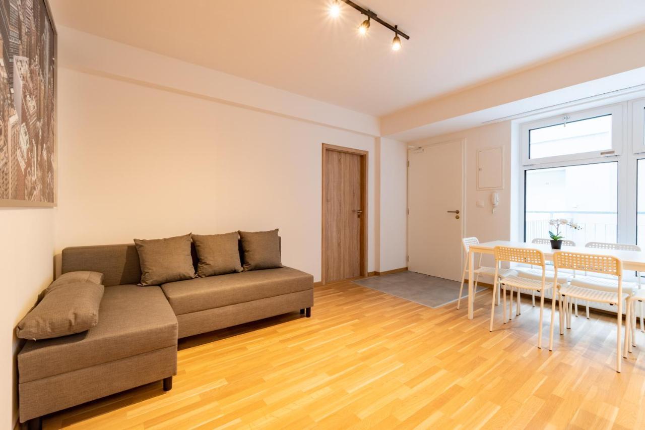 Brand New Two Room Apartment #26 With Free Secure Parking Close To Center ปราก ภายนอก รูปภาพ