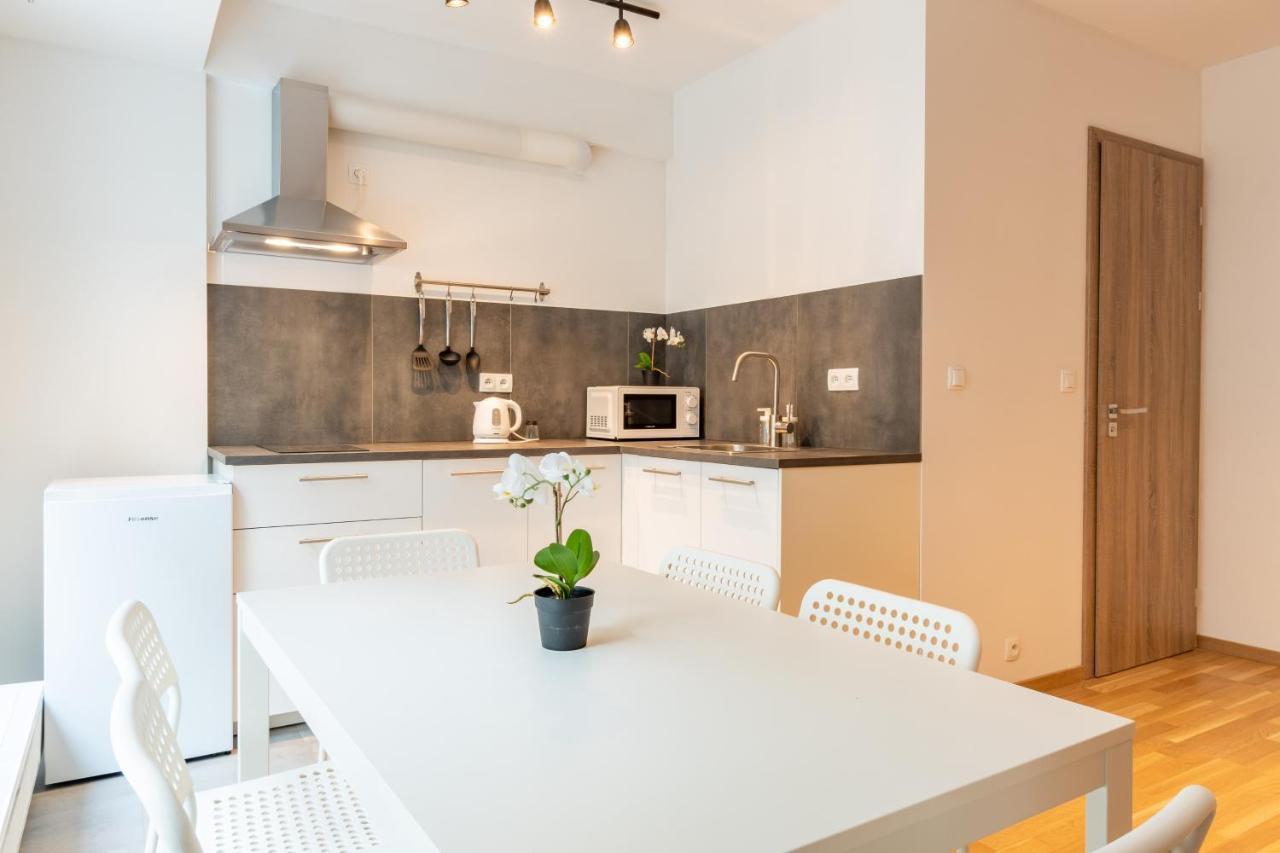 Brand New Two Room Apartment #26 With Free Secure Parking Close To Center ปราก ภายนอก รูปภาพ