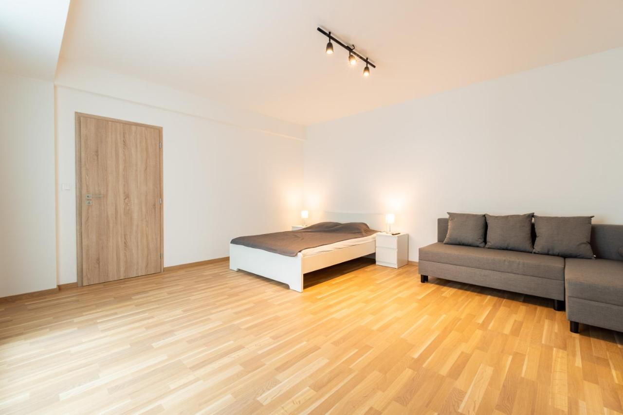Brand New Two Room Apartment #26 With Free Secure Parking Close To Center ปราก ภายนอก รูปภาพ